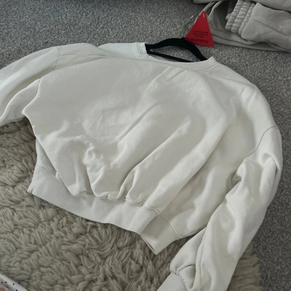 white zara jumper